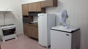 冰箱、微波炉、烤箱、炉灶