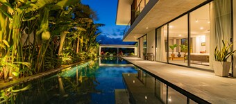 Akala Villa,  Hoi An, Luxury 6 bedrooms, Superb Rivers View, Hoi An Ancient Town