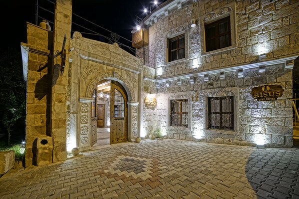 Front of property - evening/night - Risus Cave Suites (Nevsehir)
