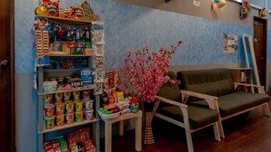 Dining - Island Backpackers (Semporna)