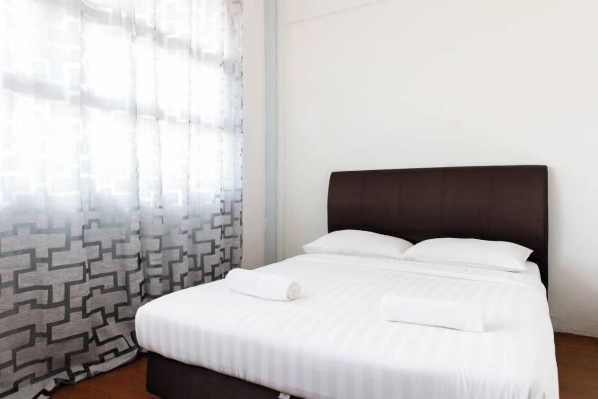 Desk, free WiFi, bed sheets