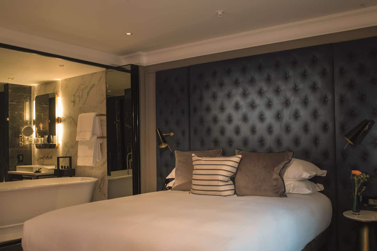 The Guardsman | Minibar, in-room safe, individually decorated, individually furnished