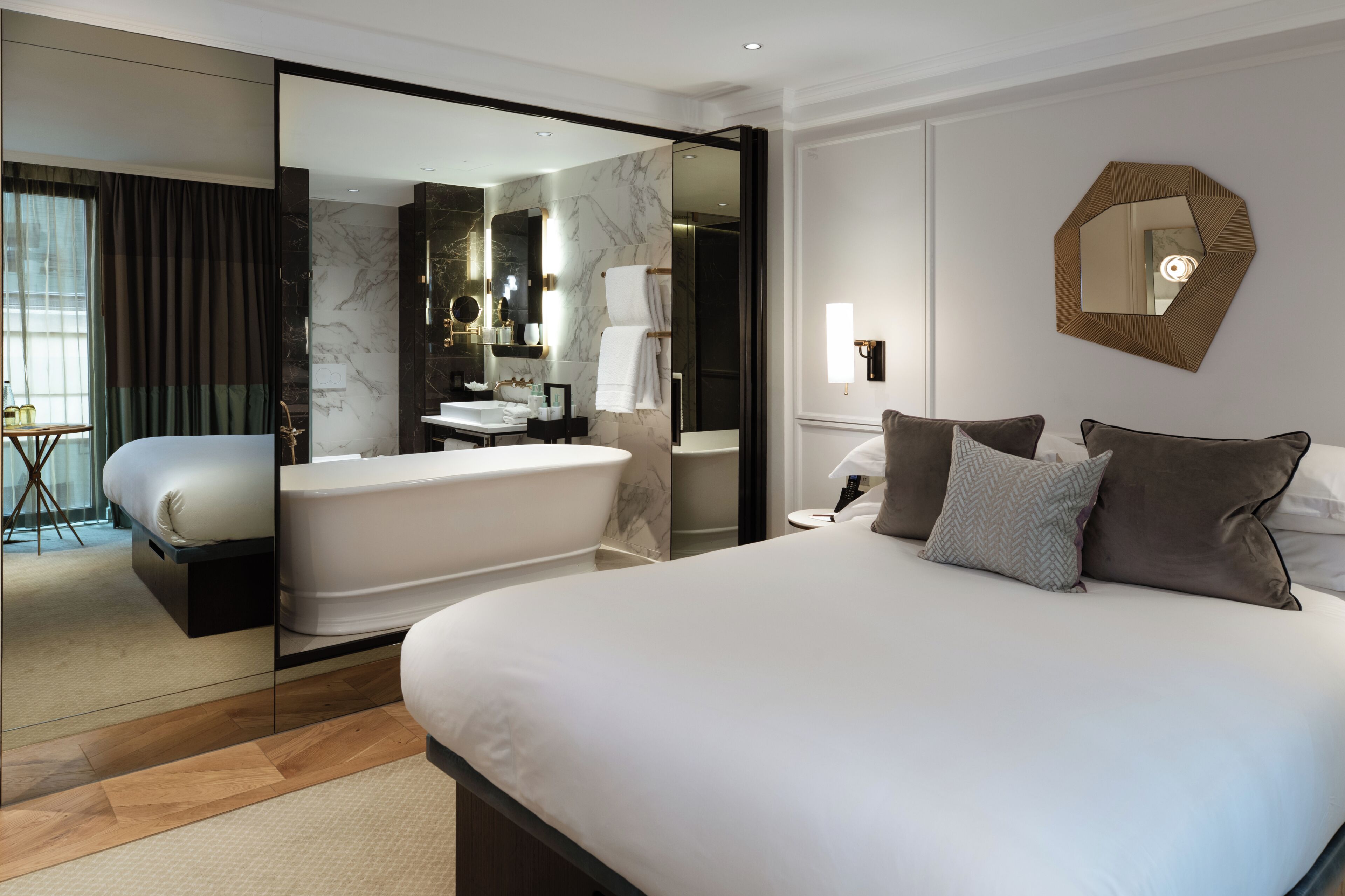 Room (The Guardsman) | Minibar, in-room safe, desk, laptop workspace