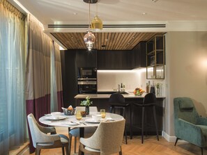 The Wintringham Two Bedroom Residence | Minibar, két bảo mật tại phòng, trang trí khác biệt 