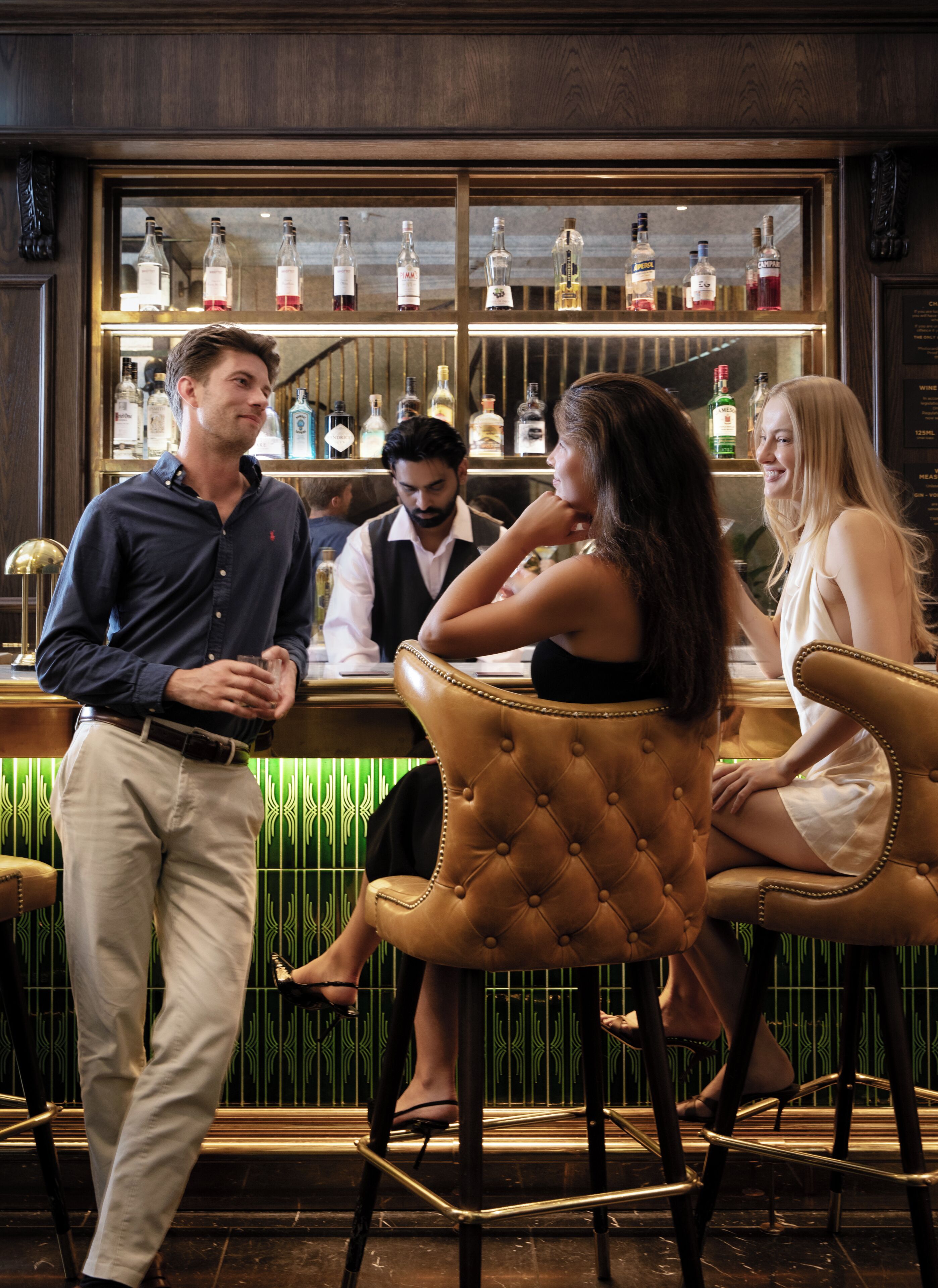 Serves breakfast, lunch, and dinner