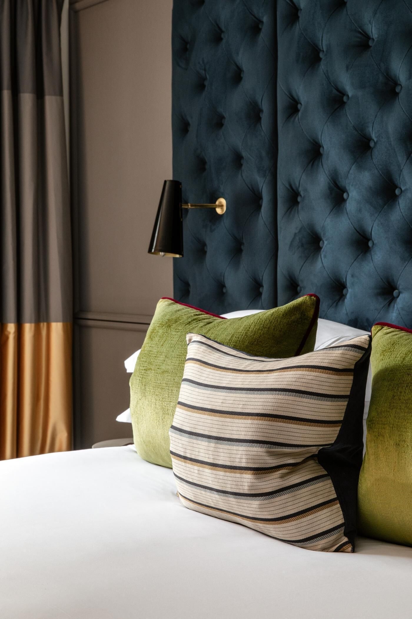 Deluxe Room, 1 Queen Bed | Minibar, in-room safe, desk, laptop workspace