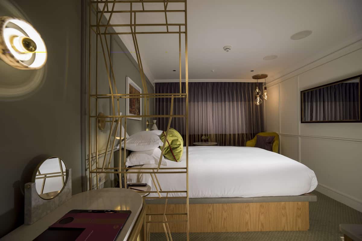 Deluxe Room, 1 Queen Bed | Minibar, in-room safe, individually decorated, individually furnished