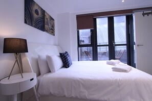 Premier Apartment | 2 bedrooms, iron/ironing board, free WiFi, bed sheets - Modern 2 Bedroom Apart in heart London (London)