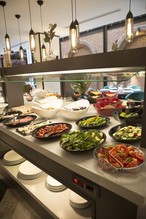 Free daily buffet breakfast - Emens Hotel (Izmir)