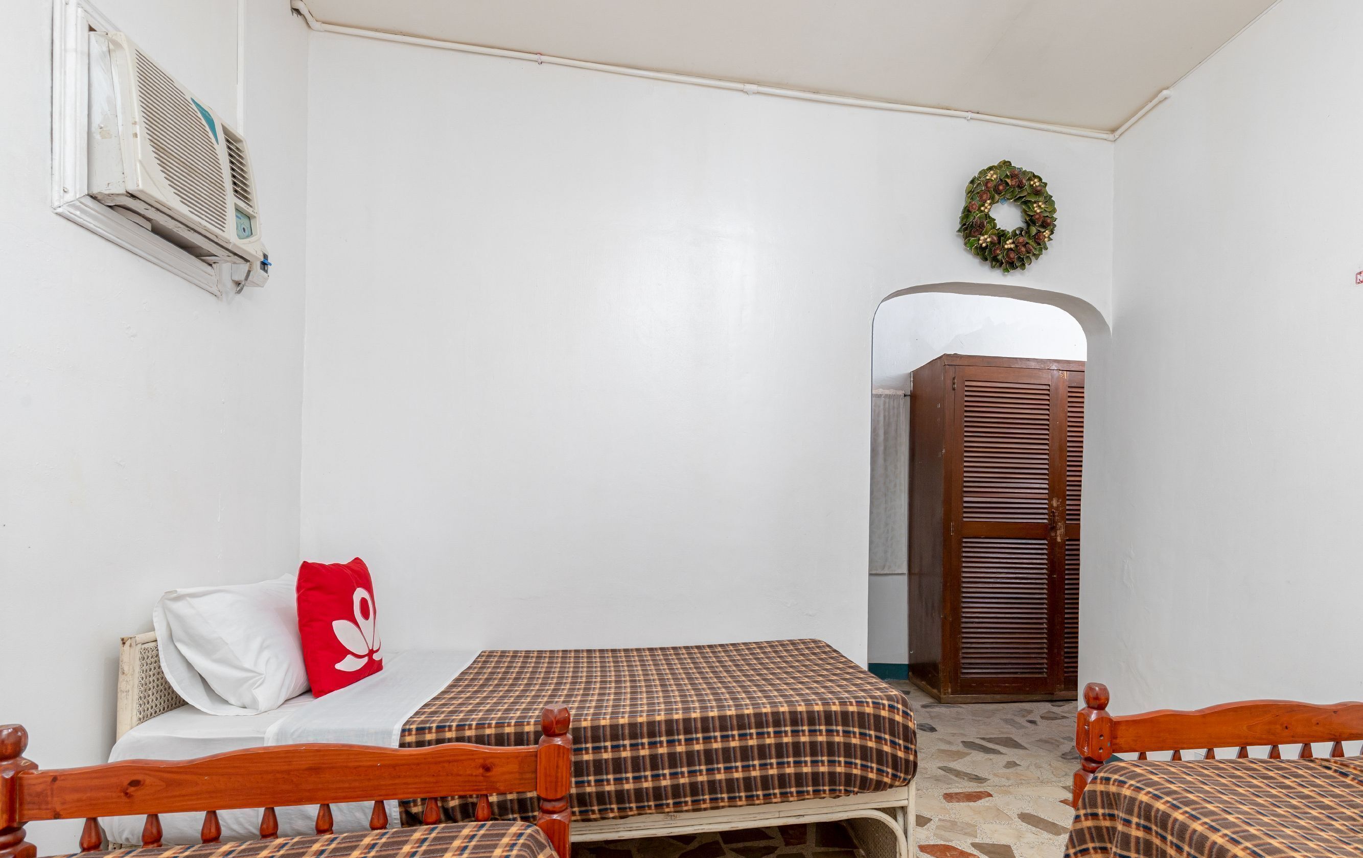 Villa 3 | Rollaway beds, bed sheets