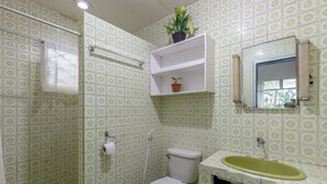 Villa 2 | Bathroom | Shower, towels - Casa La Playa San Juan (San Juan)
