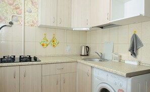 Apartment | Eigene Küche | Großer Kühlschrank, Mikrowelle, Herdplatte, Wasserkocher