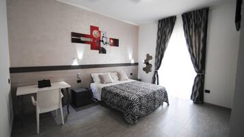 Camera doppia | Minibar, una scrivania, insonorizzazione, Wi-Fi gratuito