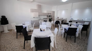 Petit déjeuner composé de spécialités régionales compris tous les jours