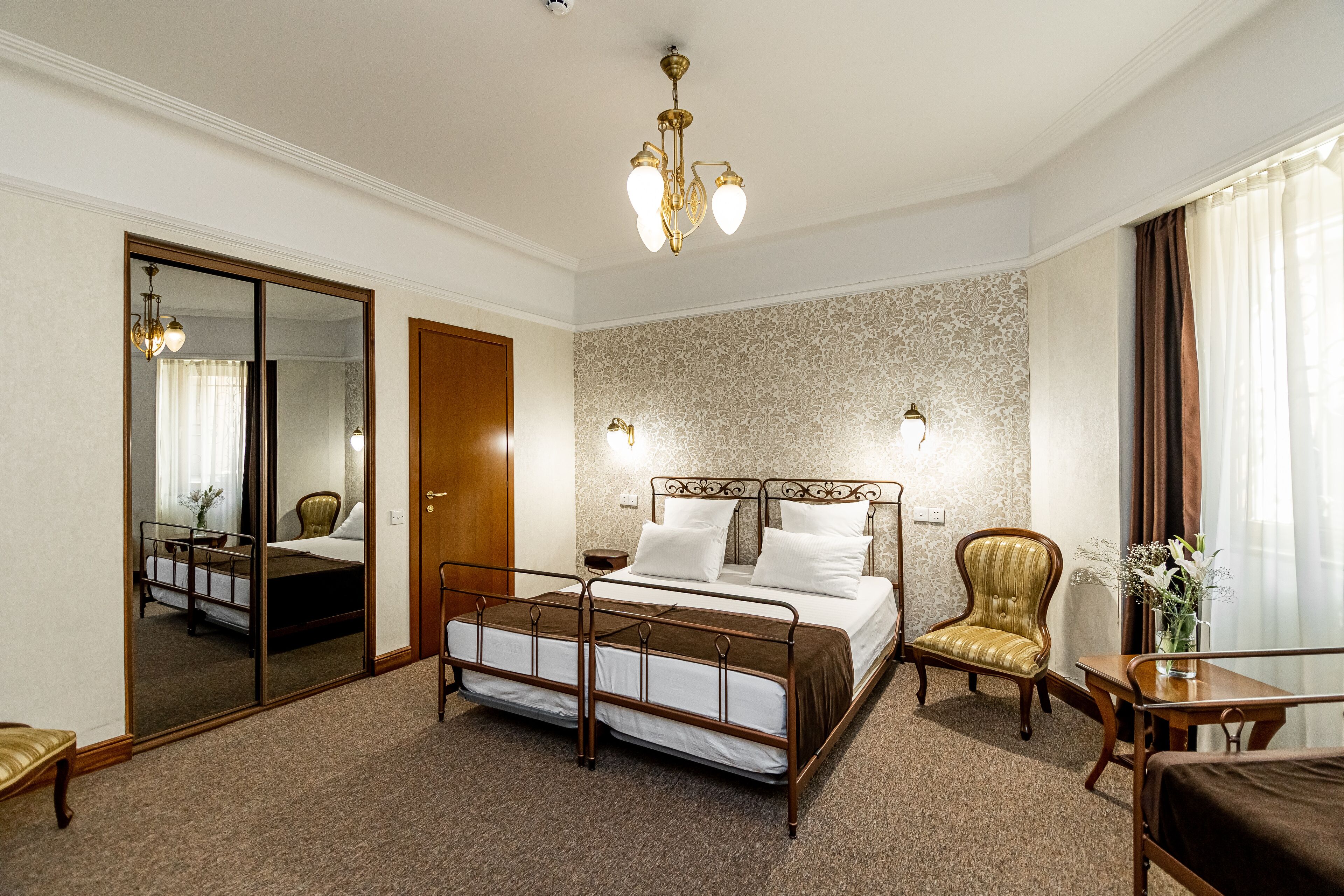 standard triple room | minibar, in-room safe, desk, blackout curtains