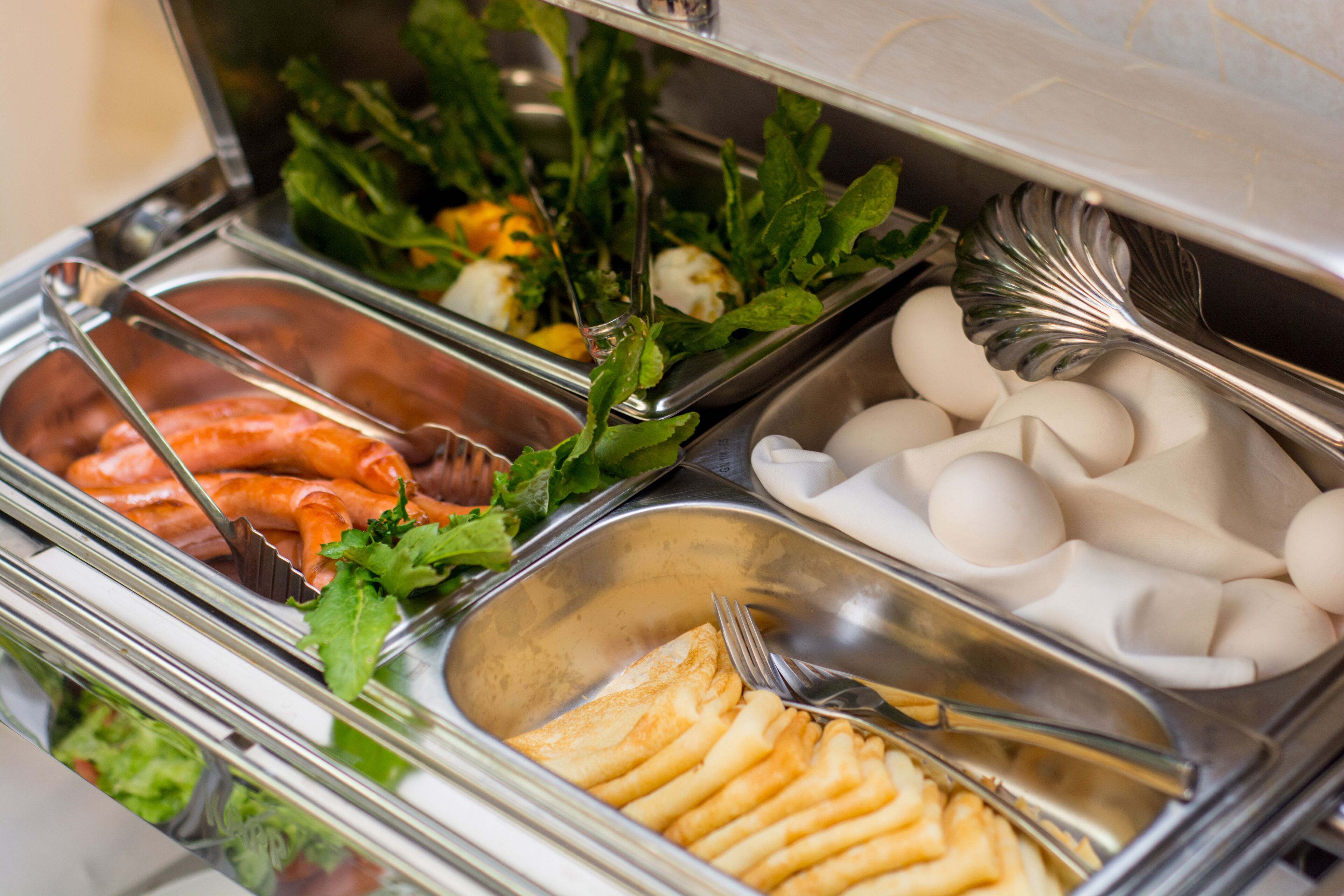 daily buffet breakfast (gel 30 per person)