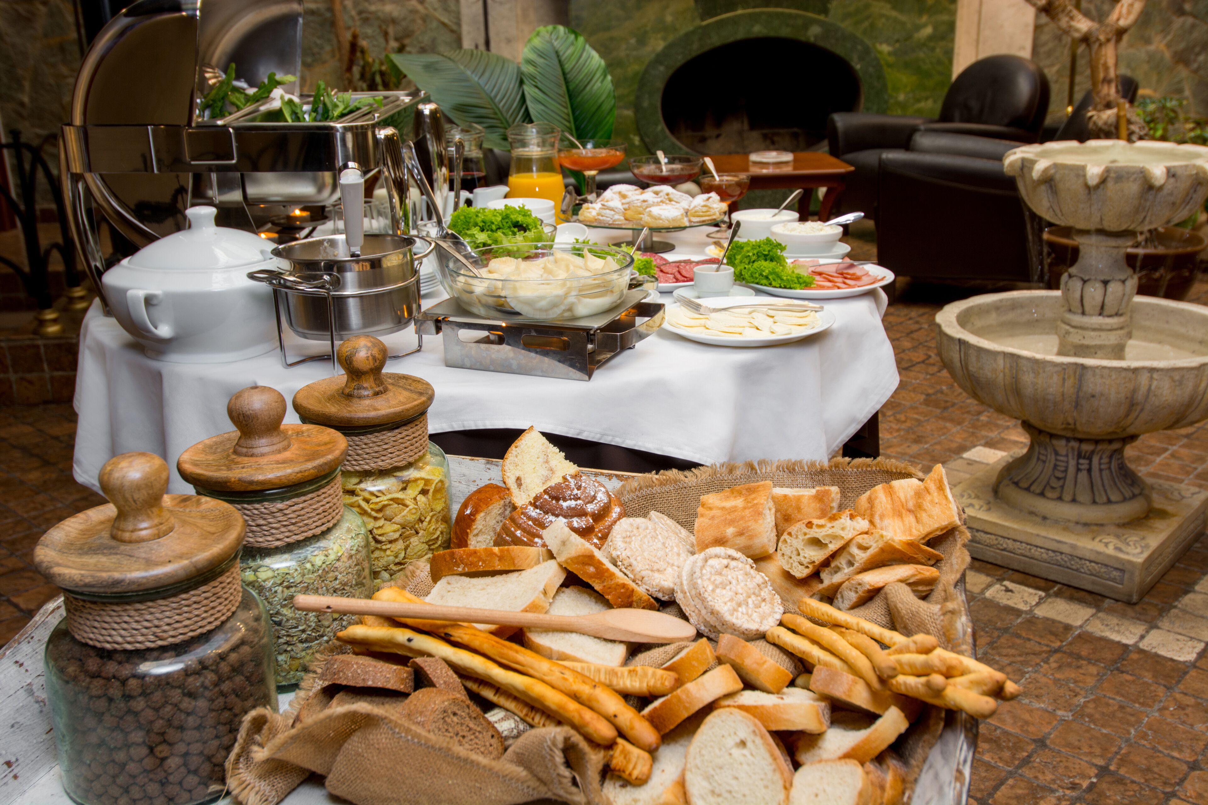 daily buffet breakfast (gel 30 per person)