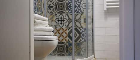 Apartment, 1 Bedroom | Bathroom shower