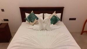 Comfort Room - Neem Heaven Cottages (Thissamaharama)