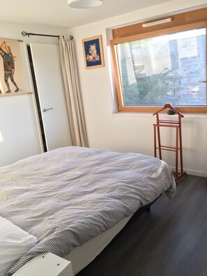 3 室のベッドルーム、デスク、WiFi