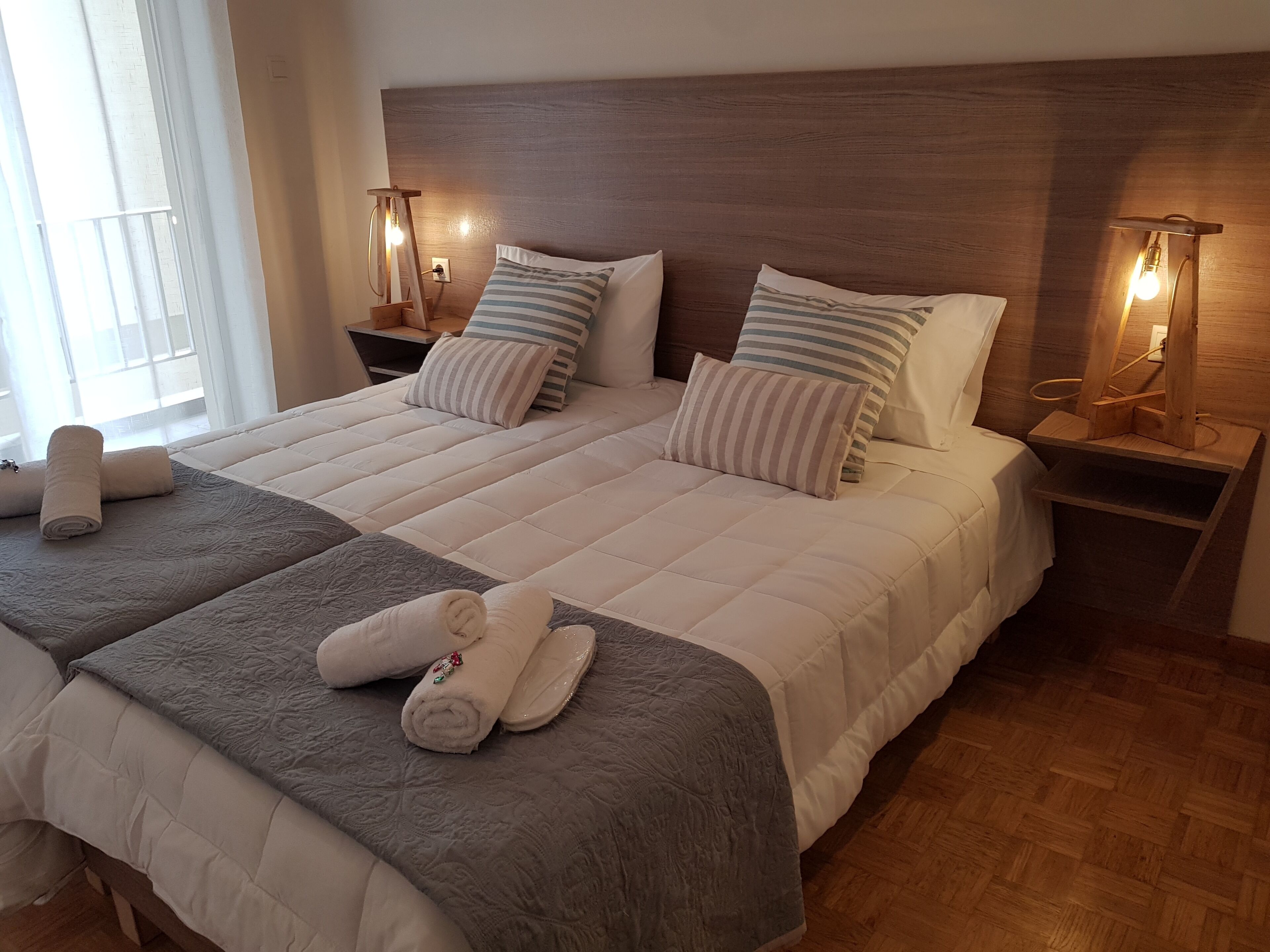 Lägenhet - 2 sovrum | 2 sovrum, skrivbord, strykjärn/strykbräda och gratis barnsängar