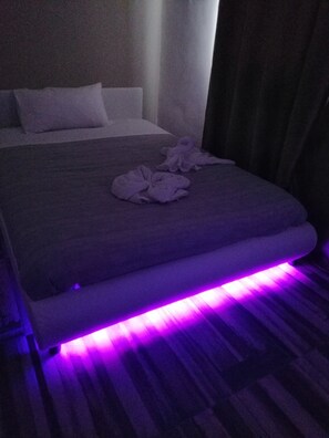 Chambre simple | Coffre-fort, rideaux d’obscurcissement, accès au Wi-Fi (inclus)