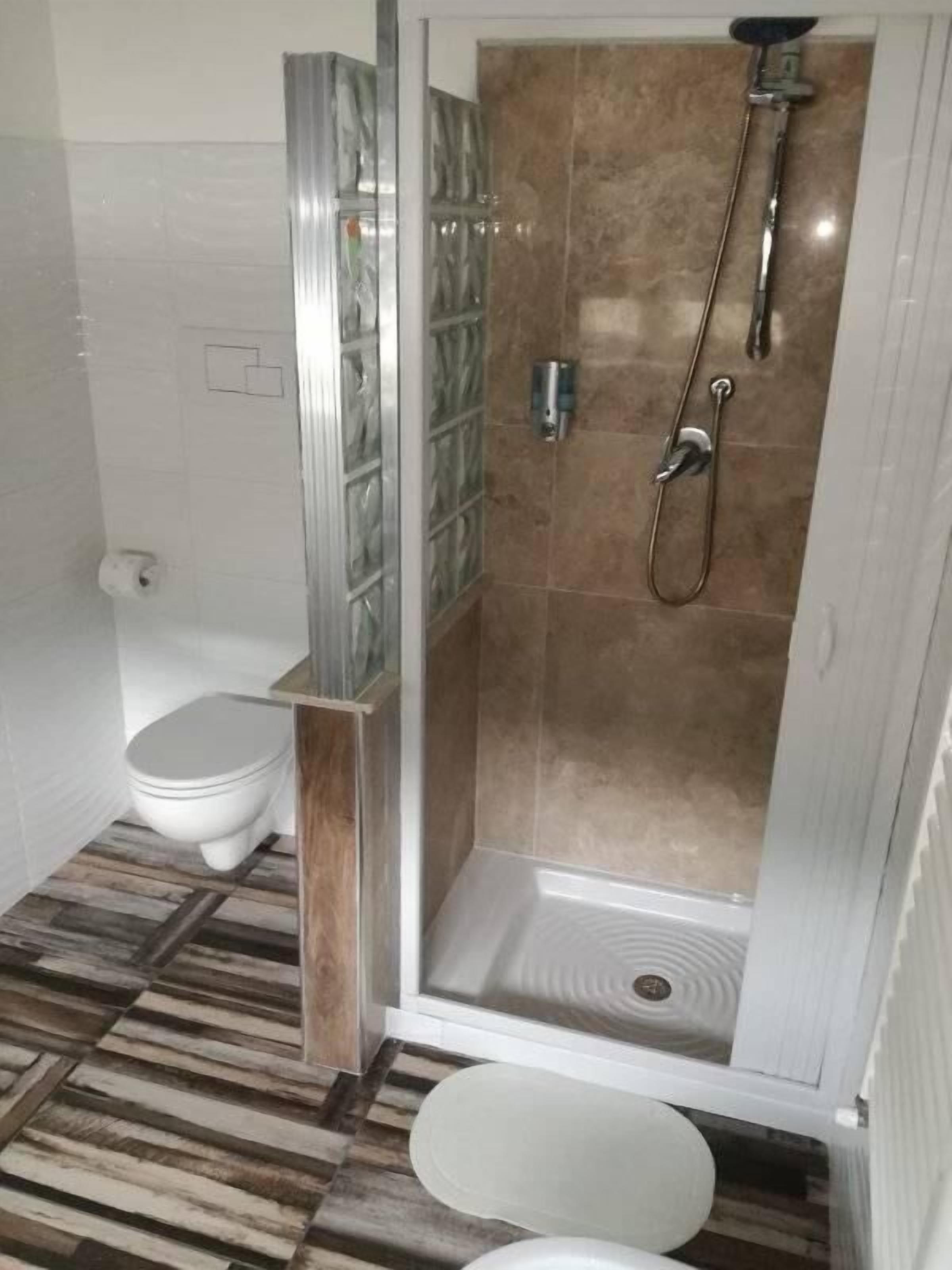 Dusche im Bad