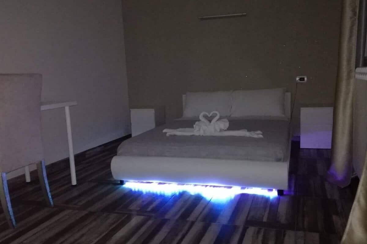In-room safe, blackout curtains, free WiFi, bed sheets