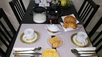 Tägliches inbegriffenes Frühstück zur Selbstbedienung