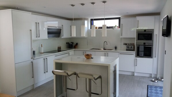 Fridge, microwave, oven, stovetop - Fantastic, sociable home in the beautiful village of Brighstone, with hot tub.  (Isle of Wight)