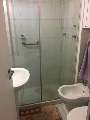 Bathroom - Ipanema beach and lagoon apartment in the heart of Ipanema (Ipanema)