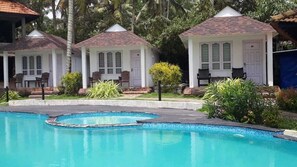 Outdoor pool - Sun View Beach Resort (Varkala)