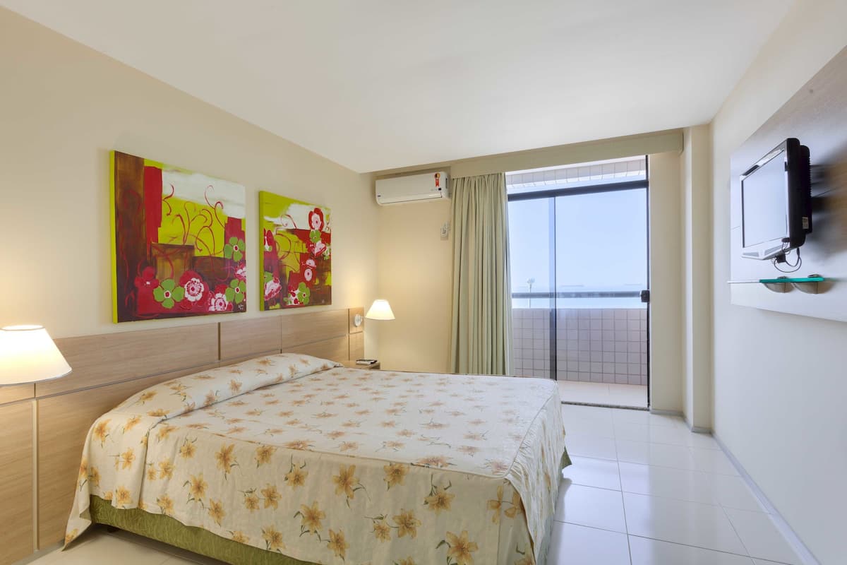Minibar, in-room safe, laptop workspace, blackout curtains