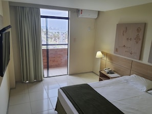 Minibar, in-room safe, laptop workspace, blackout drapes