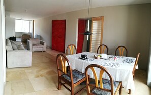 Dining - Spacious and cozy apartment with beautiful view (Mariscal Sucre)