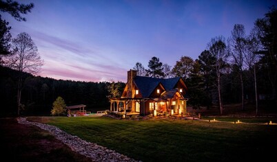 Berry Hill Lake - Private Luxury Family Resort w/ Pool & Hot Tub - Pet Friendly