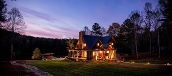 Berry Hill Lake - Private Luxury Family Resort w/ Pool & Hot Tub - Pet Friendly
