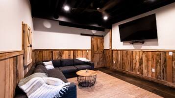 Smart TV, chimenea, videojuegos y reproductor de DVD