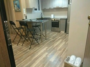 Fridge, microwave, oven, coffee/tea maker - * A Place to Feel like home * Quiet and Secure (Athina)