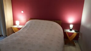 1 bedroom, iron/ironing board, WiFi, bed sheets