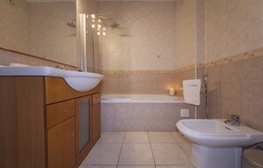 Apartment, 2 Bedrooms, Balcony | Bathroom | Combined shower/tub, towels - B41 - Windmill Modern with Pool (Lagos)