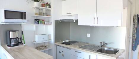 冰箱、微波炉、厨具/餐具