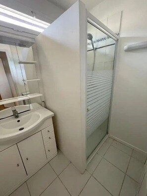 Bathroom - Seignosse Ocean, patio villa, rated 2 stars, located in a quiet area, close to the beach, ideal... (SEIGNOSSE)