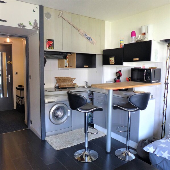 雪櫃、微波爐、洗碗機、廚房用具/餐具/器皿