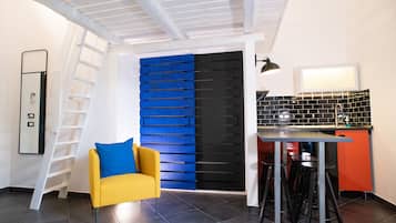 Studio Suite Junior, ban công (Orange) | Bếp riêng | Tủ lạnh, lò vi sóng, ấm điện
