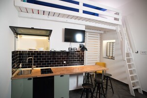 Refrigerador, microondas, tetera/pava eléctrica