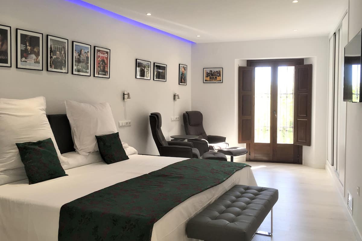 Chambre supérieure avec lits jumeaux (Cine) | Literie de qualité, couette en duvet, minibar, bureau