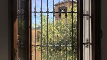 Superior Twin Room (Cine) | Street view