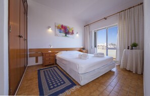 Huoneisto, 2 makuuhuonetta, parveke | 2 makuuhuonetta, vauvansängyt, ilmainen Wi-Fi, vuodevaatteet