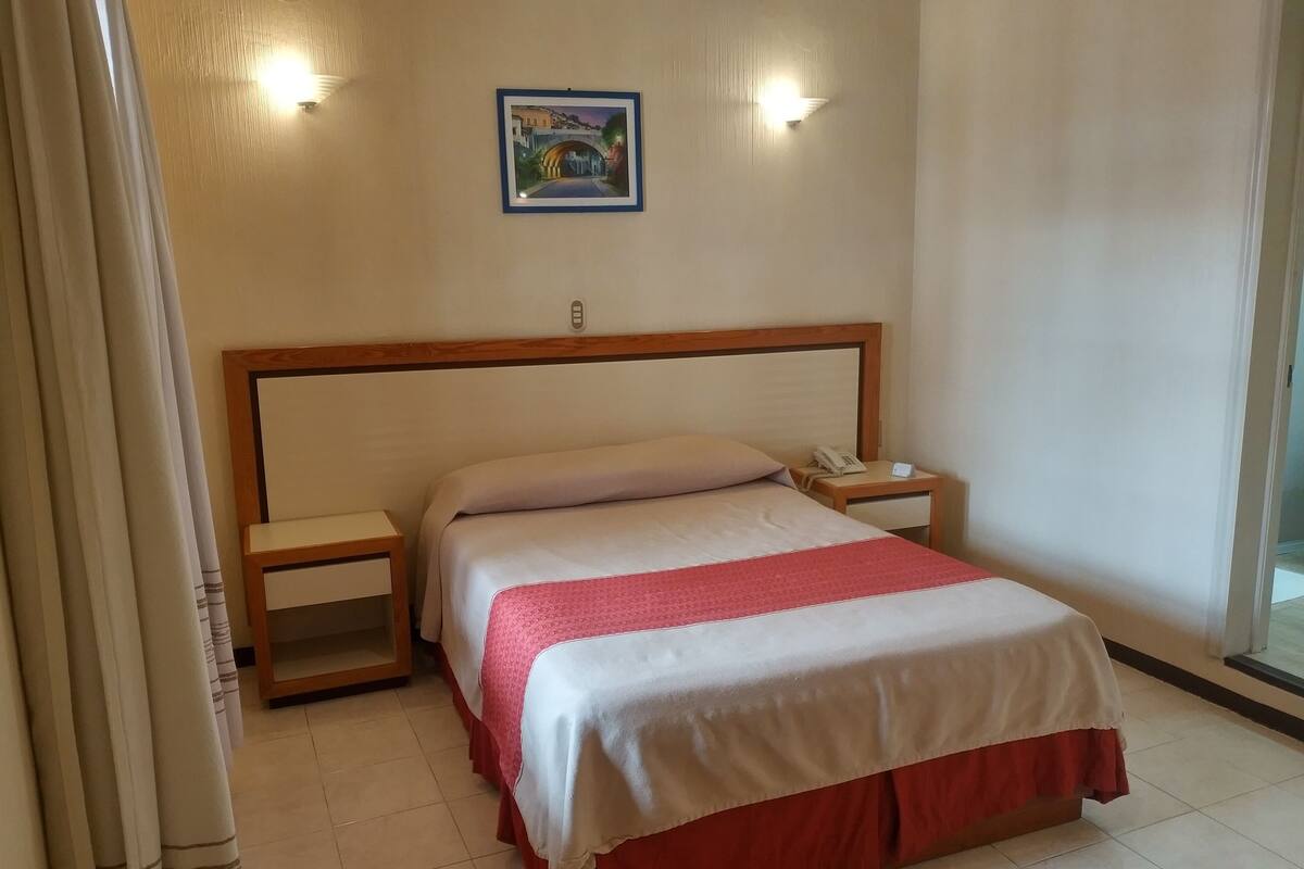 行政双人房, 1 张双人床 | 办公桌、笔记本电脑工作区、熨斗/熨板、免费 WiFi